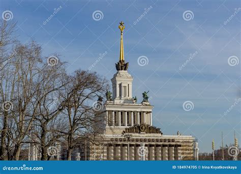  Het Rusland Paviljoen: Een Architectonische Parel en Symbool van Internationale Vriendschap