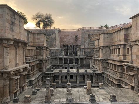 De Rani ki Vav: Een Verborgen Wonder van Historische Architectuur en Mystieke Pracht!