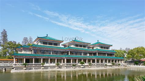   De Jingzhou Museum: Ontdek de schatten van de geschiedenis en geniet van een adembenemend uitzicht