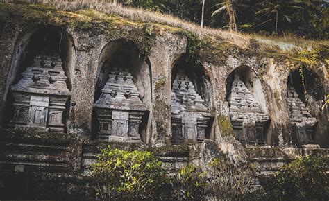 De Grote Boeddha van Gunung Kawi: Een Monumentale Spiegeling van de Geschiedenis en Kunst!